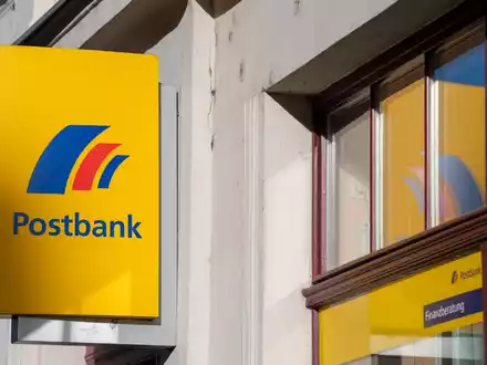 Postbank-Kunden hatten in den vergangenen Monaten viel Ärger. - Foto: Monika Skolimowska/dpa-Zentralbild/dpa