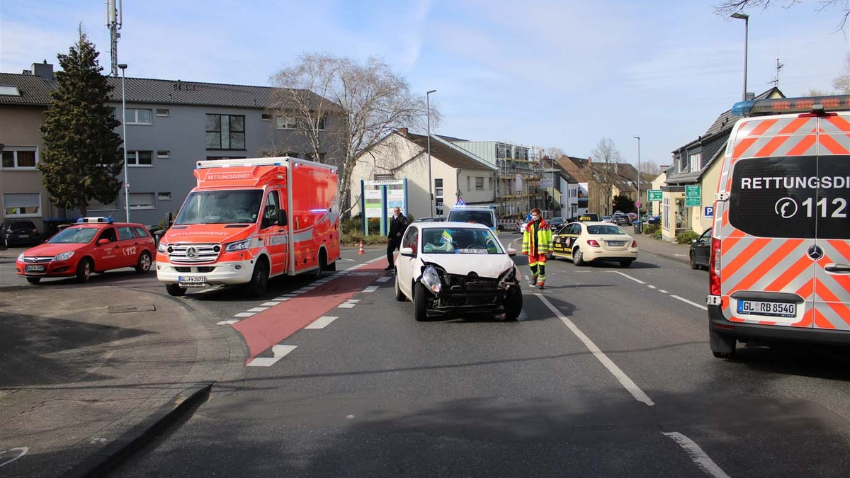 POL-RBK: Bergisch Gladbach - Auffahrunfall mit mehreren Verletzten - Foto: presseportal.de