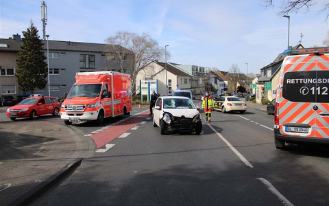 POL-RBK: Bergisch Gladbach - Auffahrunfall mit mehreren Verletzten - Foto: presseportal.de