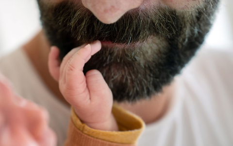 Der leibliche Vater eines heute dreijährigen Sohnes hatte sich durch die Instanzen bis vor das höchste deutsche Gericht geklagt (Symbolbild). - Foto: Sebastian Gollnow/dpa