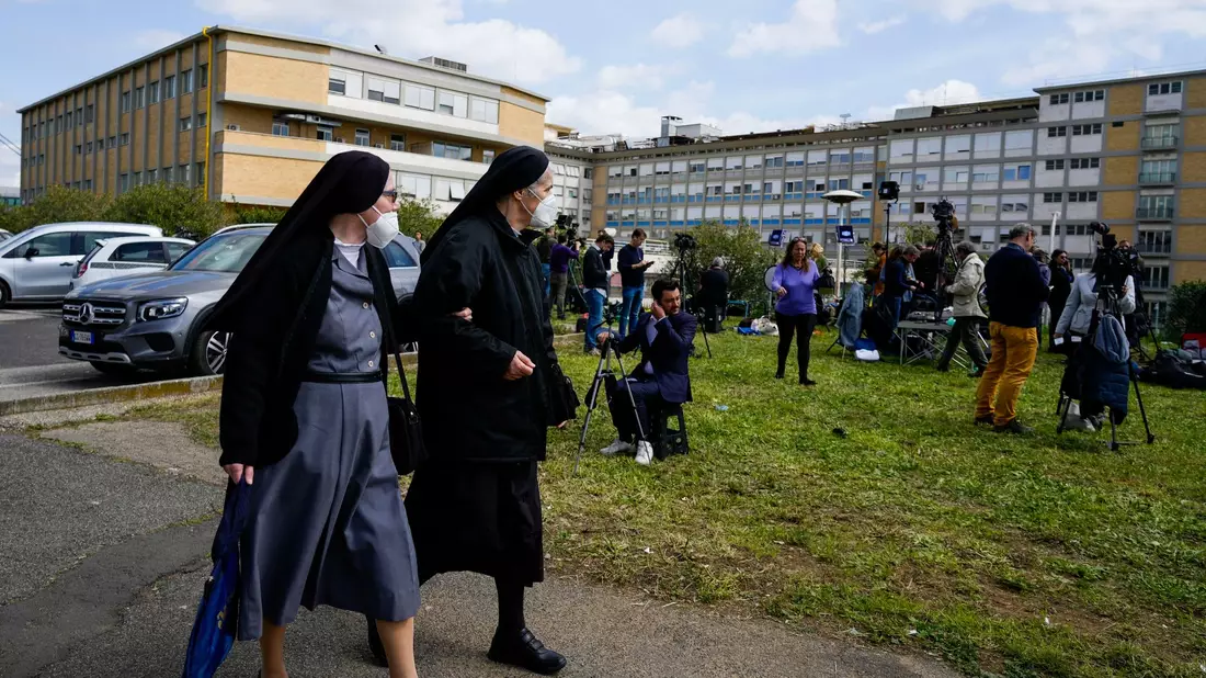 Der Pontifex musste sich auch immer wieder mit Krisen und Konflikten in der Kirche beschäftigen. (Archivbild) - Bild: Alessandra Tarantino/AP