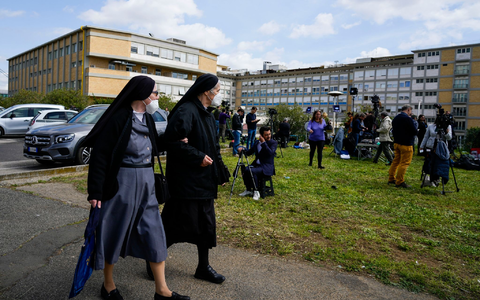Der Pontifex musste sich auch immer wieder mit Krisen und Konflikten in der Kirche beschäftigen. (Archivbild) - Foto: Alessandra Tarantino/AP