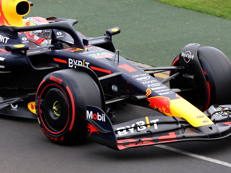 Max Verstappen bei einem Interviewtermin in Melbourne. - Foto: Asanka Brendon Ratnayake/AP
