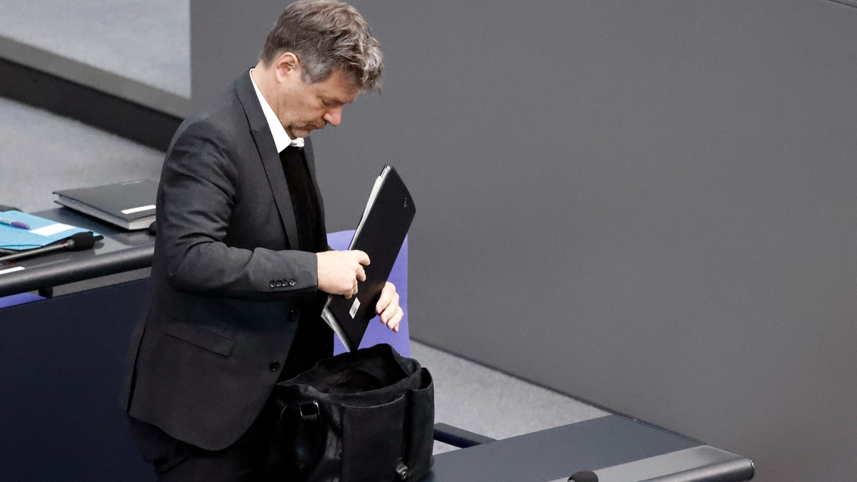 Bundeswirtschaftsminister Robert Habeck stellt den Jahreswirtschaftsbericht 2024 vor. - Foto: Carsten Koall/dpa