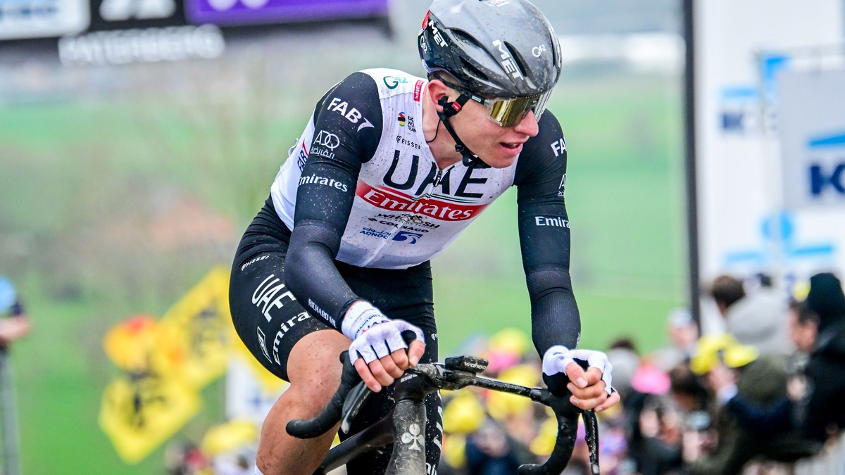 Tadej Pogacar aus Slowenien vom UAE Team Emirates am Start. - Foto: Dirk Waem/Belga/dpa