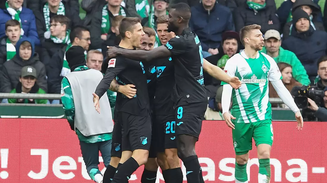 Hatte viele Gründe, kritisch zu schauen: Werder-Trainer Ole Werner. - Bild: Carmen Jaspersen/dpa