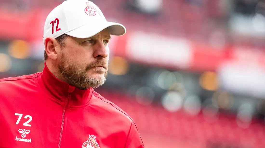Trainer Steffen Baumgart steckt mit dem 1. FC Köln in der Krise. - Bild: Marius Becker/dpa