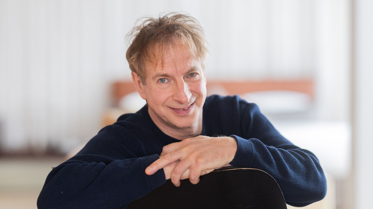 Ingolf Lück gibt den Staffelstab in der Familie weiter. - Foto: Rolf Vennenbernd/dpa