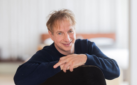 Ingolf Lück gibt den Staffelstab in der Familie weiter. - Foto: Rolf Vennenbernd/dpa