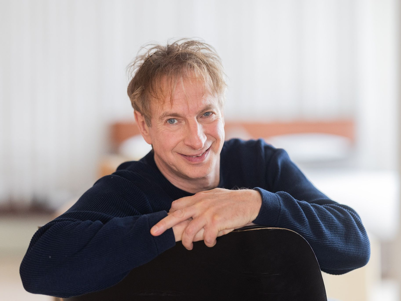 Ingolf Lück gibt den Staffelstab in der Familie weiter. - Foto: Rolf Vennenbernd/dpa