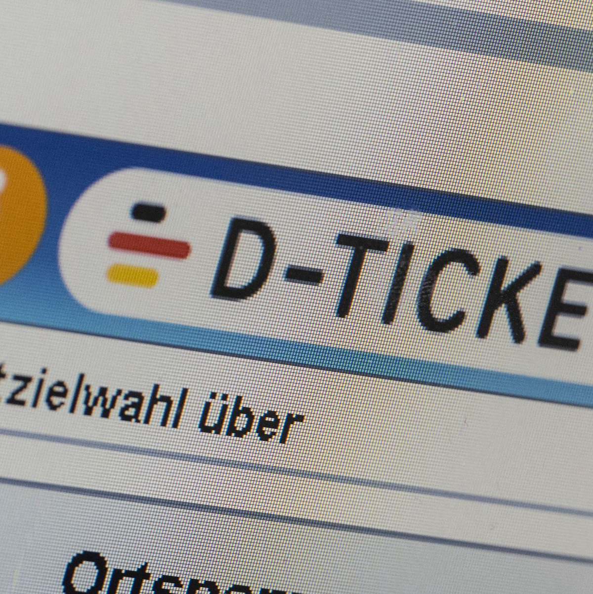 Das Deutschlandticket im Nah- und Regionalverkehr wird bald ein Jahr alt. Mehr als 11 Millionen Tickets wurden bisher verkauft. - Foto: Boris Roessler/dpa