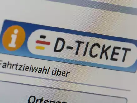 Droht mit dem Aus der Ampel-Regierung auch das Ende des Deutschlandtickets? (Archivbild) - Foto: Boris Roessler/dpa