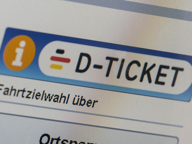Könnte das Deutschlandticket bald das Semesterticket ersetzen? - Foto: Boris Roessler/dpa