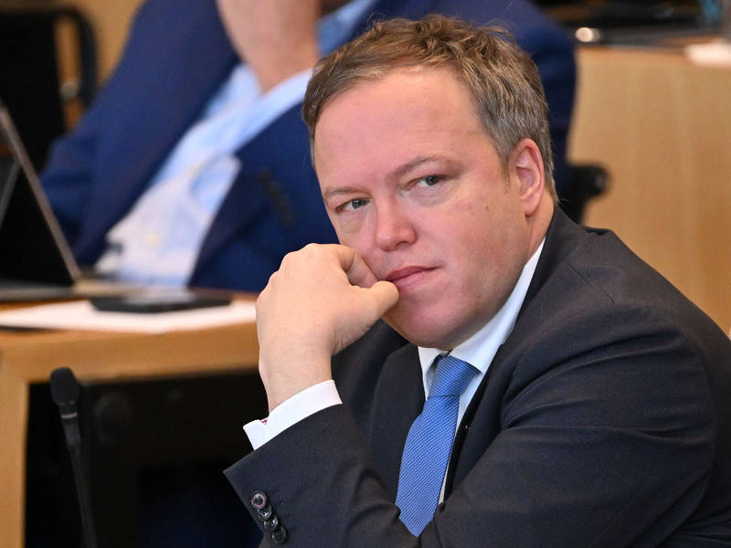 Mario Voigt hat immer wieder betont, Höcke in dem TV-Duell inhaltlich stellen zu wollen. - Foto: Martin Schutt/dpa