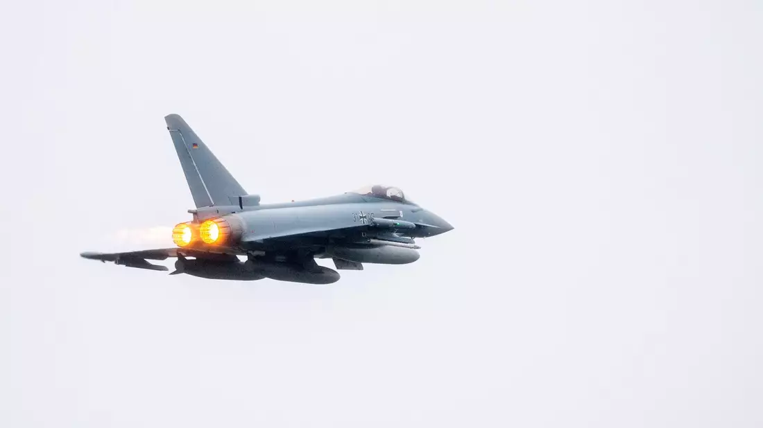 Deutschland verlegt fünf Kampfjets vom Typ Eurofighter vorübergehend nach Polen. (Archivbild) - Bild: Hauke-Christian Dittrich/dpa