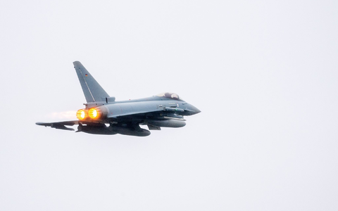 Deutschland verlegt fünf Kampfjets vom Typ Eurofighter vorübergehend nach Polen. (Archivbild) - Foto: Hauke-Christian Dittrich/dpa