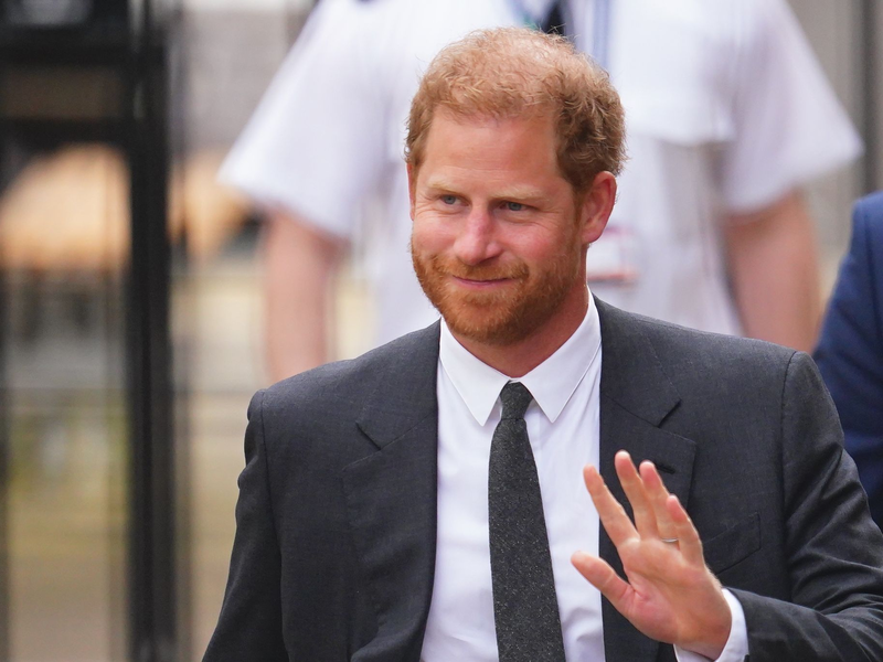 Der britische Prinz Harry hat Klage gegen die Bourlevardzeitung The Sun eingereicht. (Archivfoto) - Foto: Victoria Jones/PA Wire/dpa