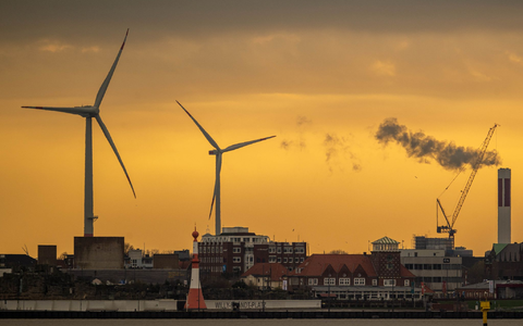 Laut einem Bericht von Irena muss die Welt im Bereich Erneuerbare Energien ordentlich zulegen. - Foto: Sina Schuldt/dpa