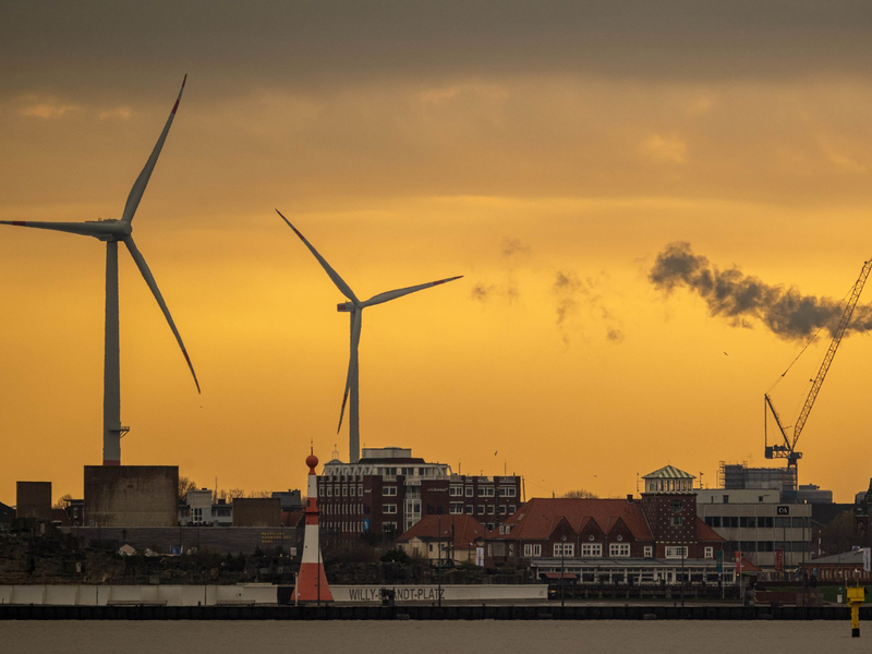 Laut einem Bericht von Irena muss die Welt im Bereich Erneuerbare Energien ordentlich zulegen. - Foto: Sina Schuldt/dpa