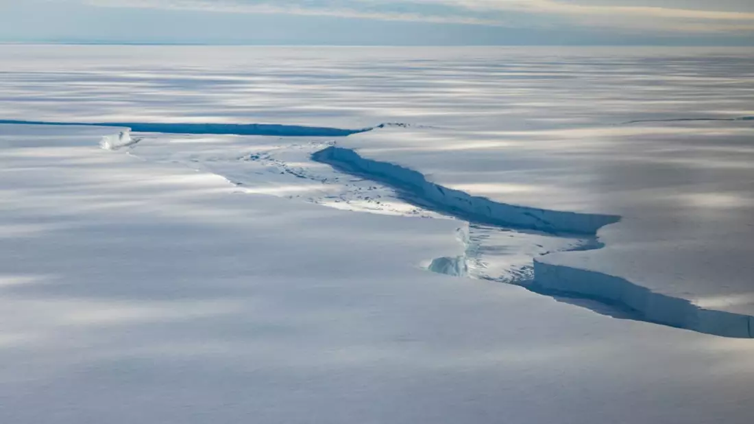 Eisbruch nahe der britischen Forschungsstation Halley. - Bild: Cover Images/Zuma Press/dpa