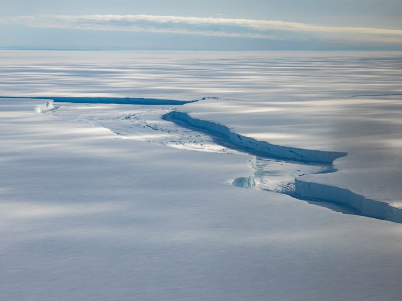 Eisbruch nahe der britischen Forschungsstation Halley. - Foto: Cover Images/Zuma Press/dpa