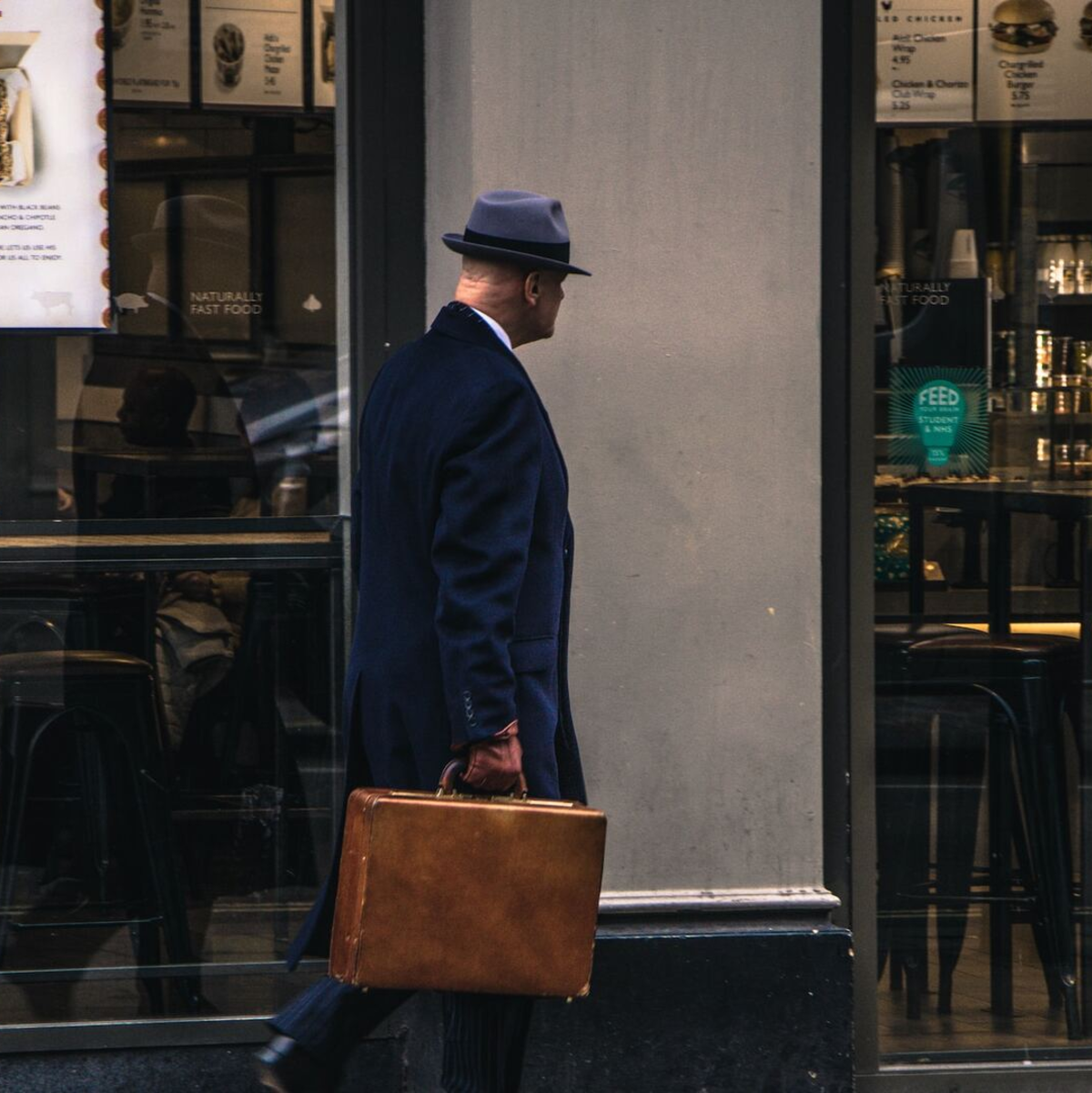 Die Zeiten von Trenchcoat und Koffer gehören der Vergangenheit an. Im digitalen Zeitalter schlagen Wirtschaftsspione oft unbemerkt und schnell zu. - Foto: unsplash.com ©Killian Cartignies CCO Public Domain