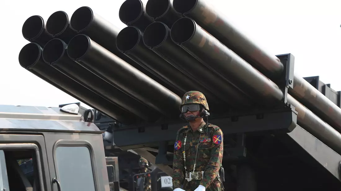 Das Militär in Myanmar regiert seit fast fünf Jahren mit brutaler Härte. (Archivbild) - Bild: Aung Shine Oo/AP/dpa
