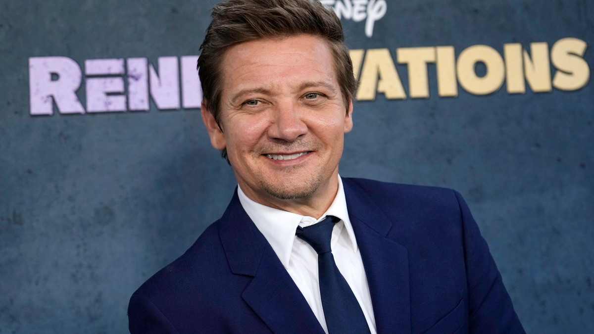 Über seine sozialen Medien informiert Jeremy Renner häufiger über seinen Genesungsprozess. - Foto: Chris Pizzello/Invision/AP/dpa