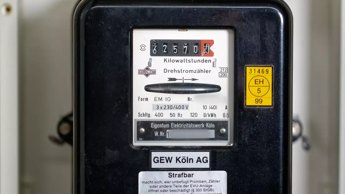 Je nach Bundesland müssen Bürgerinnen und Bürger einen unterschiedlich hohen Anteil ihres Einkommens für Strom und Gas aufwenden. - Bild: Henning Kaiser/dpa