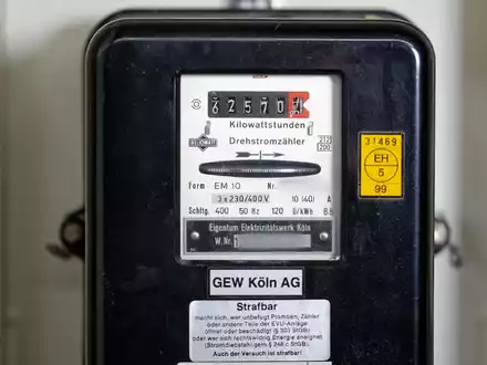 Je nach Bundesland müssen Bürgerinnen und Bürger einen unterschiedlich hohen Anteil ihres Einkommens für Strom und Gas aufwenden. - Foto: Henning Kaiser/dpa