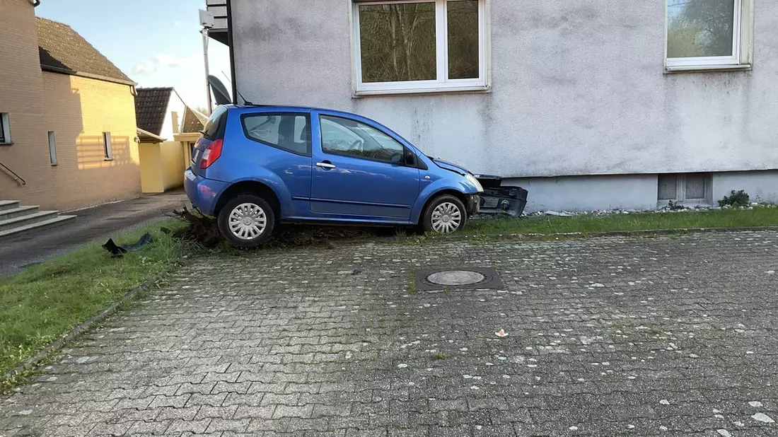 FW-GLA: Verkehrsunfall mit 3 LKW und Kleintransporter - Bild: presseportal.de