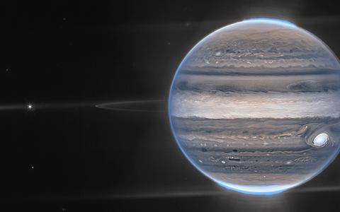 Um den gewaltigen Jupiter kreist der Mond Europa - dort soll es eigentlich mit einer Sonde hingehen. - Foto: NASA/ESA/CSA/Jupiter ERS Team/image processing by Ricardo Hueso (UPV/EHU) and Judy Schmidt/AP/dpa