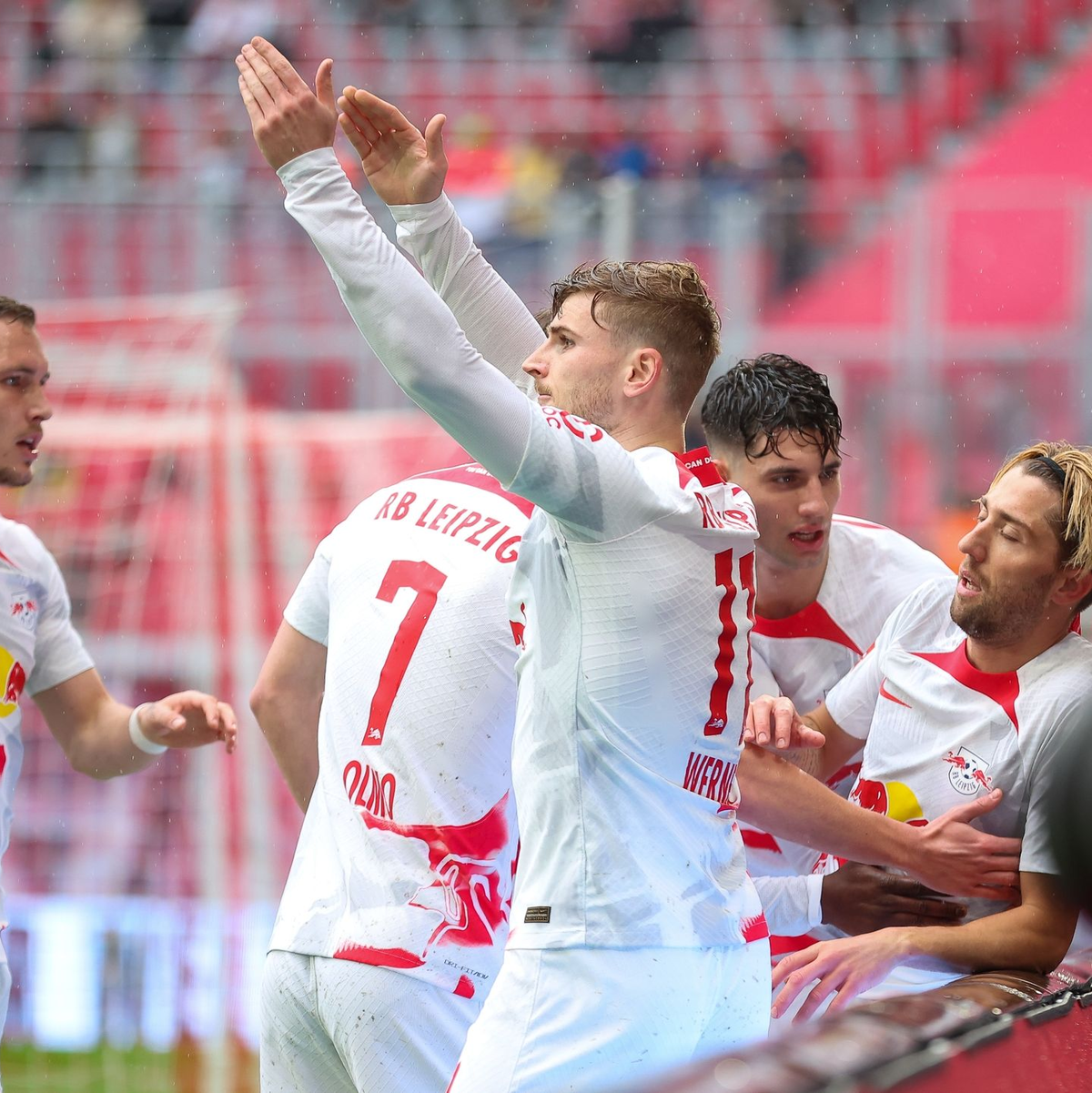Benjamin Sesko war für Leipzig in der ersten Halbzeit der Garant für die beruhigende Führung. - Foto: Jan Woitas/dpa