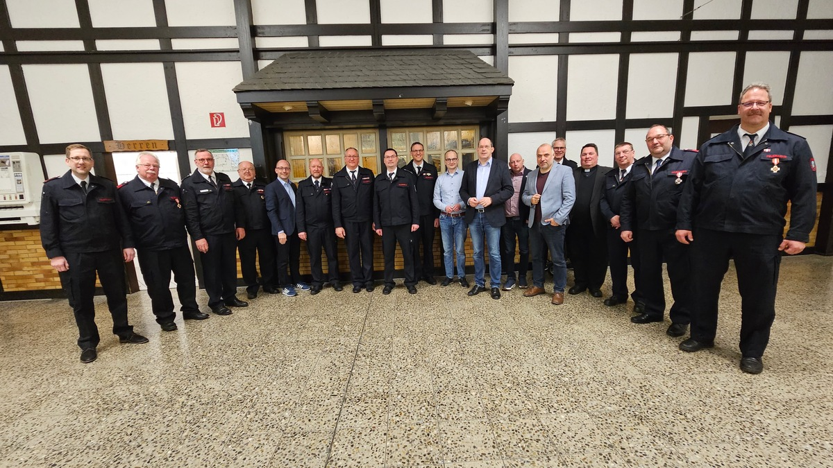 FW-AR: Basislöschzug 4 aufgelöst - Hauptdienstbesprechung abgehalten - Foto: presseportal.de