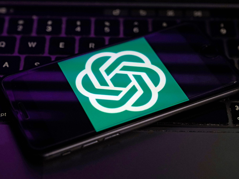 Sorge vor Missbrauch: Die Software zum Klonen echter Stimmen von OpenAI soll vorerst nicht öffentlich nutzbar werden. - Foto: Richard Drew/AP/dpa