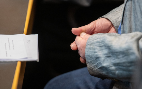 Der angeklagte Anästhesist im Landgericht Augsburg. - Foto: Stefan Puchner/dpa