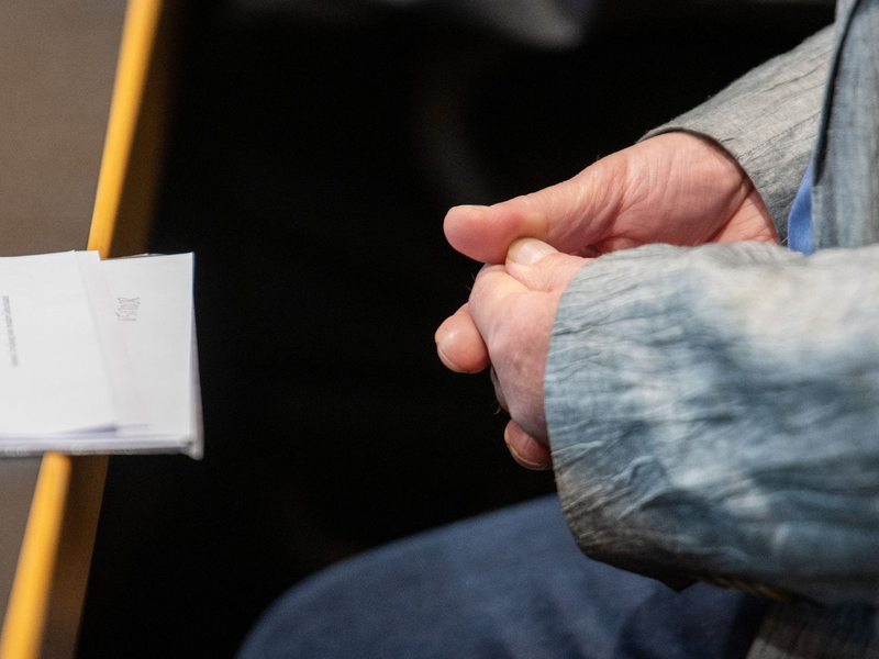 Der angeklagte Anästhesist im Landgericht Augsburg. - Foto: Stefan Puchner/dpa