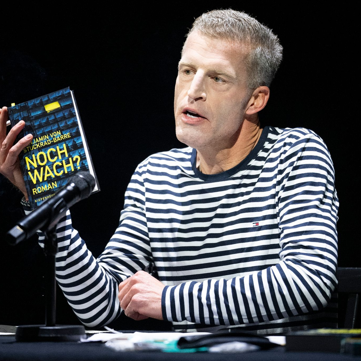 Von Stuckrad-Barre veröffentlichte im vergangenen Jahr den Roman «Noch wach?», der als Schlüsselroman über den Medienkonzern Axel Springer gehandelt worden war. - Foto: Hannes P. Albert/dpa