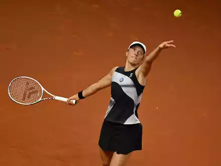 Die Polin Iga Swiatek musste gegen die Kasachin Jelena Rybakina ihre erste Niederlage überhaupt beim Porsche Grand Prix hinnehmen. - Foto: Marijan Murat/dpa