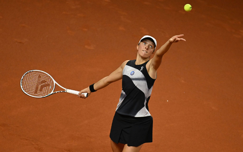 Die Polin Iga Swiatek musste gegen die Kasachin Jelena Rybakina ihre erste Niederlage überhaupt beim Porsche Grand Prix hinnehmen. - Foto: Marijan Murat/dpa