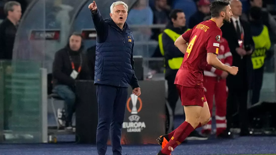 Polarisiert: Roma-Coach José Mourinho. - Bild: Alessandra Tarantino/AP/dpa