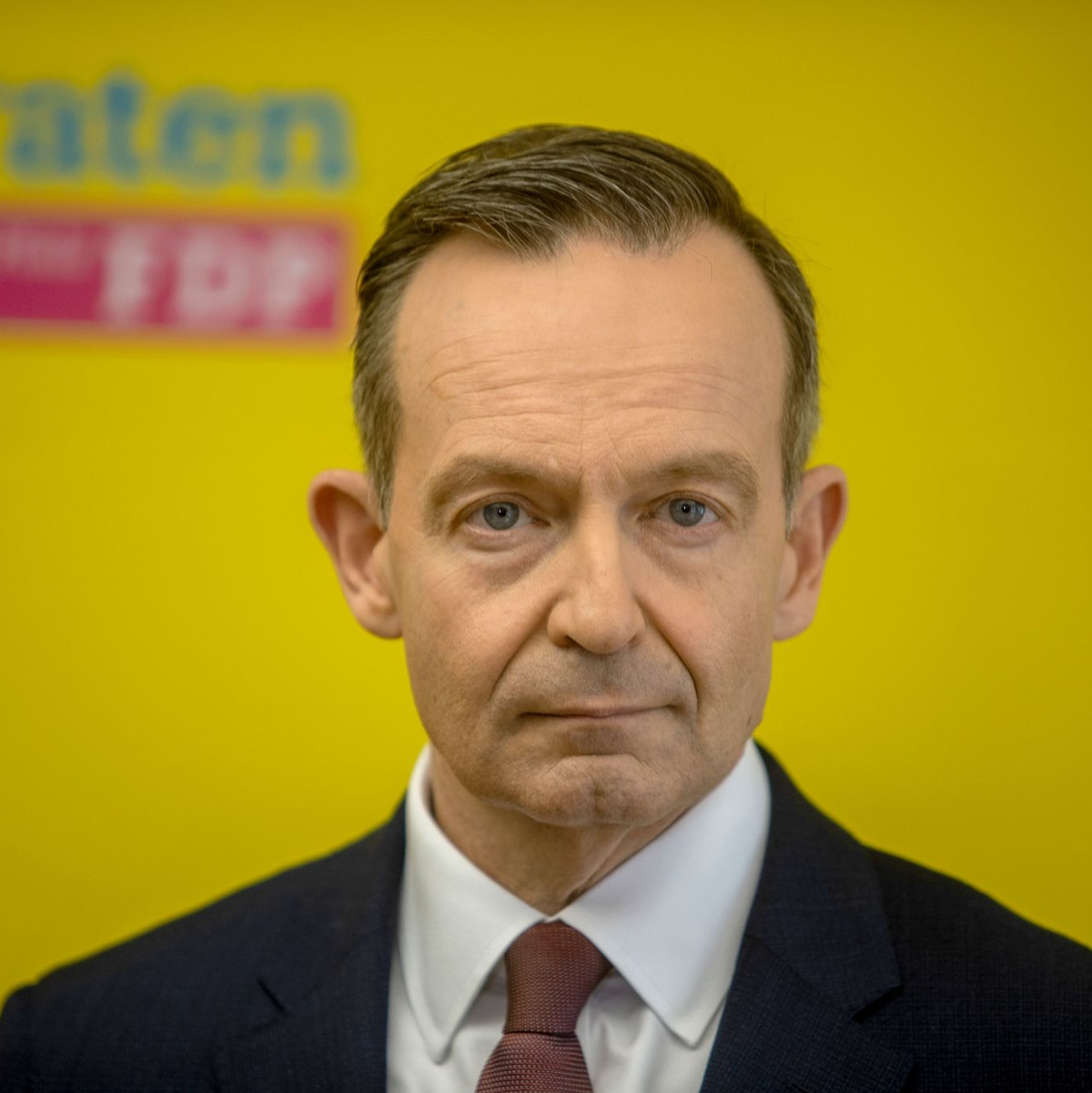 Menschen für Bus und Bahn überzeugen, darum geht es für Minister Wissing. Wenn es zu einem Kundenansturm kommt, ist das für ihn so gar nichts Negatives. - Foto: Helmut Fricke/dpa