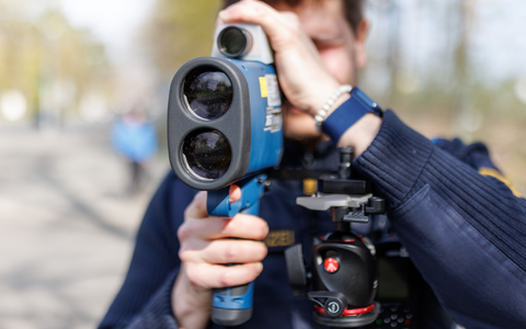 Die Polizei fĂŒhrt in einigen BundeslĂ€ndern heute schwerpunktmĂ€Ăig Geschwindigkeitskontrollen durch (Symbolbild). - Foto: Daniel Karmann/dpa Die Polizei fĂŒhrt in einigen BundeslĂ€ndern heute schwerpunktmĂ€Ăig Geschwindigkeitskontrollen durch (Symbolbild). - Foto: Daniel Karmann/dpa