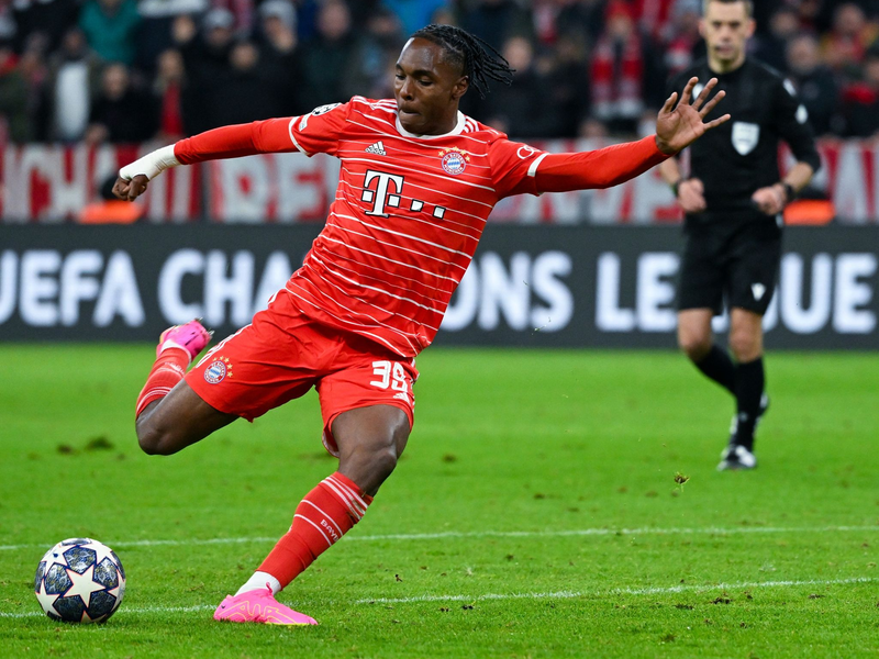 Bayerns Mathys Tel bejubelt sein Tor zum zwischenzeitlichen 4:2 gegen Manchester United. - Foto: Sven Hoppe/dpa