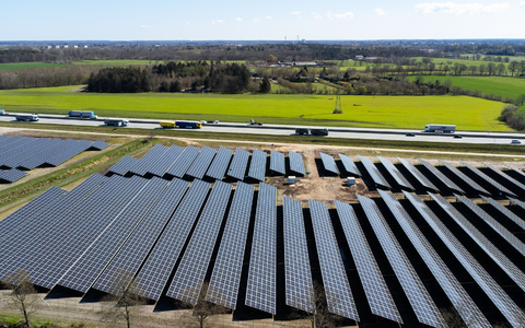 Mehrere UmweltverbÀnde fordern eine möglichst rasche Verabschiedung eines Gesetzespakets zum Ausbau der Sonnenenergie. - Foto: Christian Charisius/dpa Mehrere UmweltverbÀnde fordern eine möglichst rasche Verabschiedung eines Gesetzespakets zum Ausbau der Sonnenenergie. - Foto: Christian Charisius/dpa