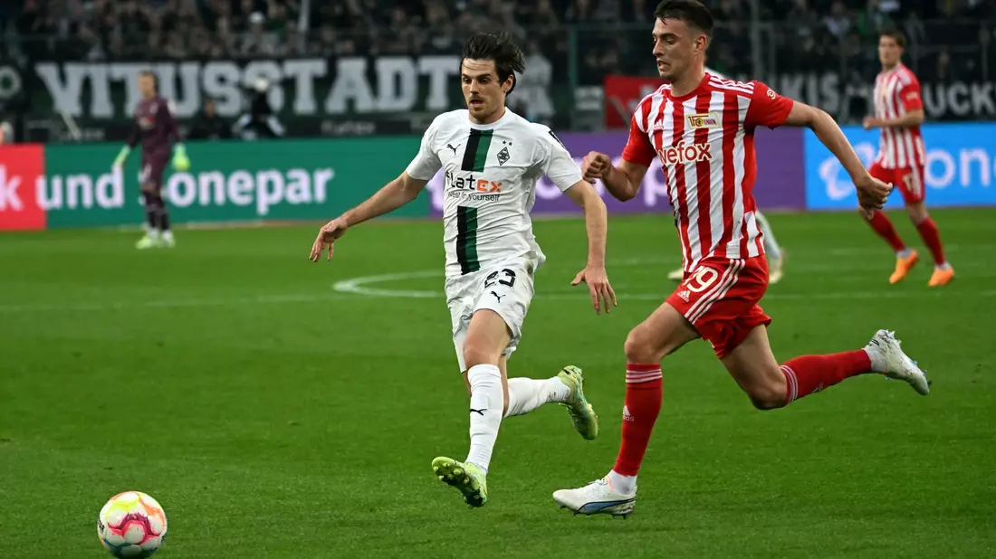 Große Bedeutung, geringe Klasse: Im Abstiegskampf teilen sich Gladbach und Union Berlin die Punkte. - Bild: Federico Gambarini/dpa
