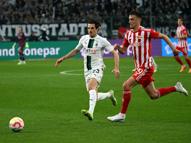 Große Bedeutung, geringe Klasse: Im Abstiegskampf teilen sich Gladbach und Union Berlin die Punkte. - Foto: Federico Gambarini/dpa