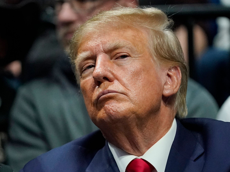 Im Zentrum der erweiterten Anklageschrift steht Donald Trumps Umgang mit Videomaterial von Überwachungskameras auf seinem Anwesen. - Foto: Sue Ogrocki/AP/dpa