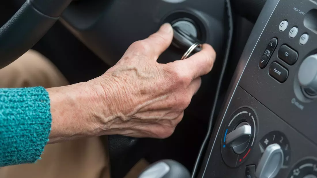 Die Jüngeren stimmen für die regelmäßigen Prüfungen für ältere Fahrerinnen und Fahrer. - Bild: Patrick Pleul/dpa-Zentralbild/dpa