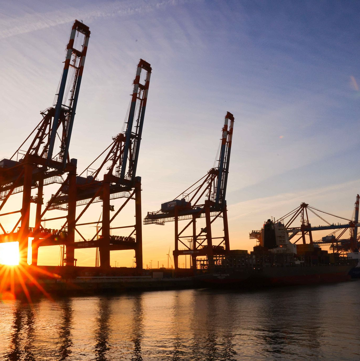 Etwas ausgabefreudigere Verbraucher stützen die deutsche Wirtschaft (Archivbild).  - Foto: Christian Charisius/dpa